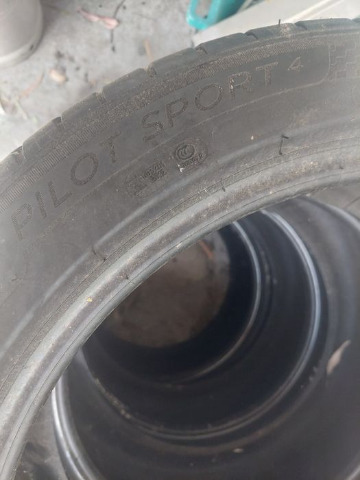 Vendo pneus Michelin 235/45ZR19