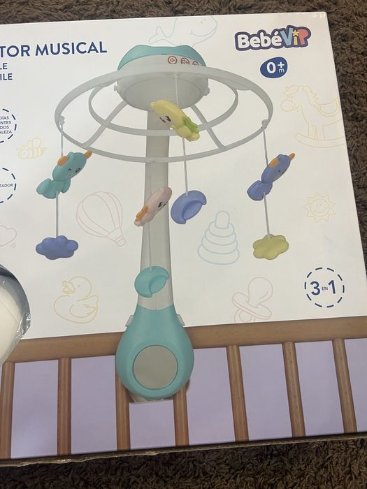 Музичний мобіль - проектор для ліжечка