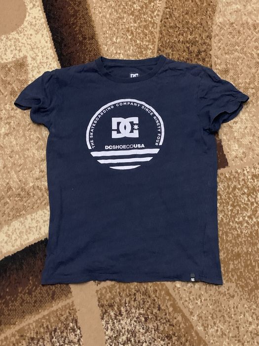 Різні футболки. .