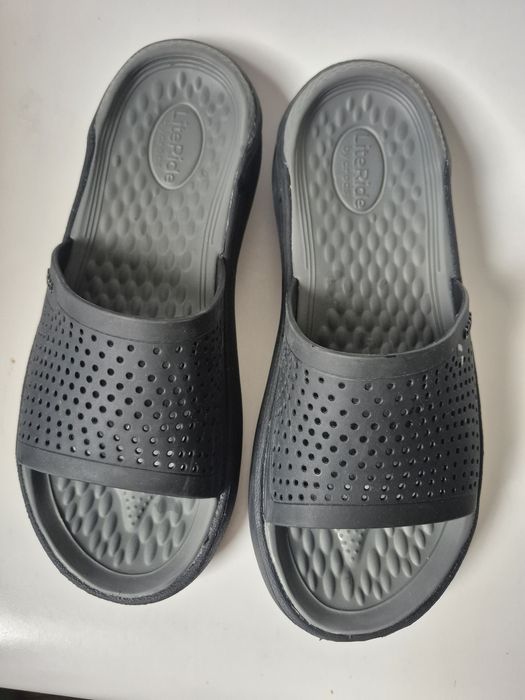 Klapki damskie marki Crocs