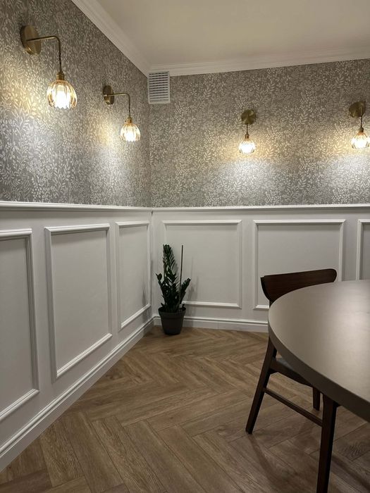 Ukladanie paneli, tapetowanie, sztukateria ścienna