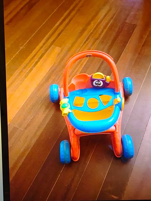 Carrinhos brinquedos de criança