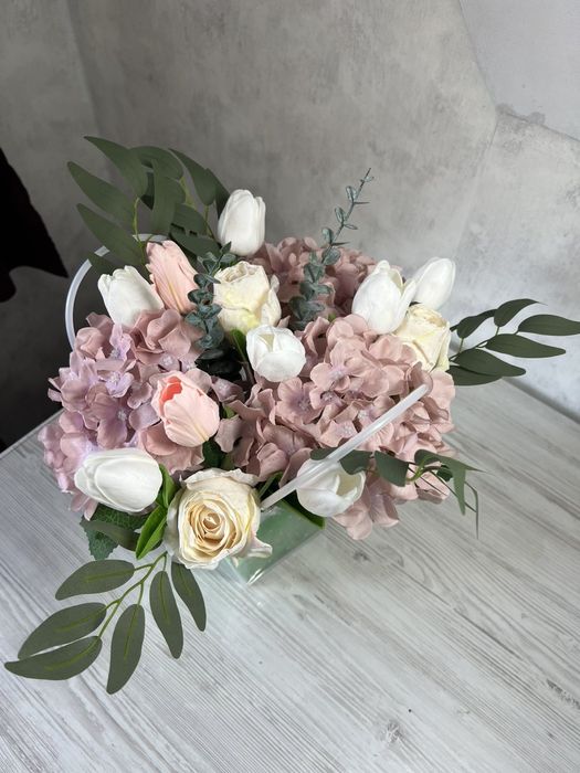 Квіткова композиція зі штучних квітів