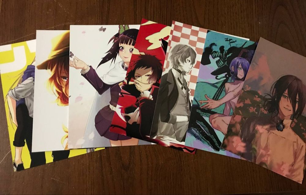 Листівки с різними персонажами аніме