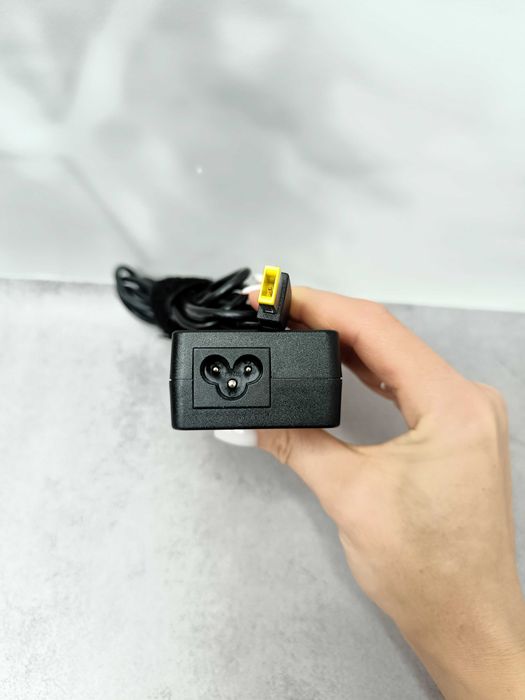 Оригінальний блок живлення Lenovo 90W/100-240V / 50-60Hz/20V/4.5A.