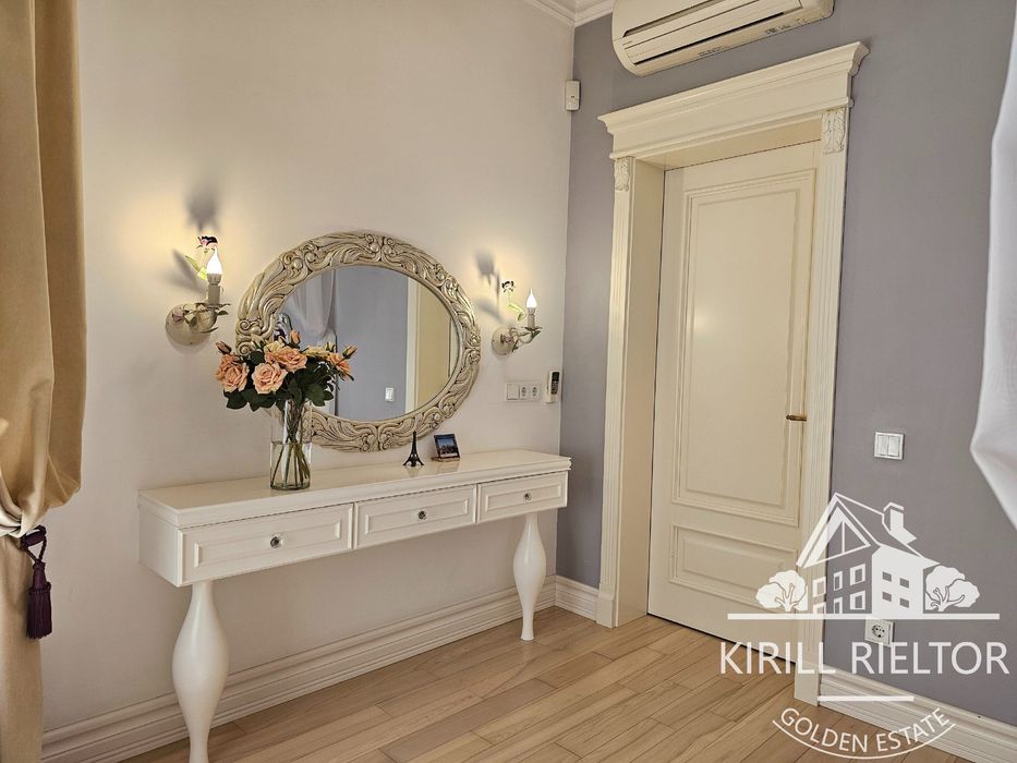 В городке "Золотые Ключи" продается дом с баней и бассейном