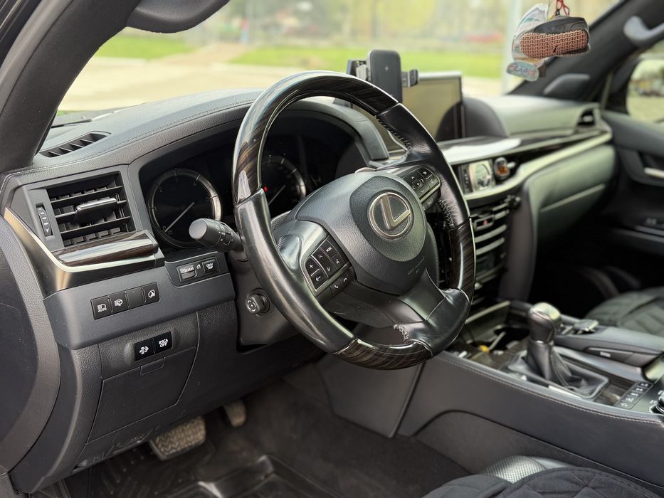 Lexus lx 450 2019 рік