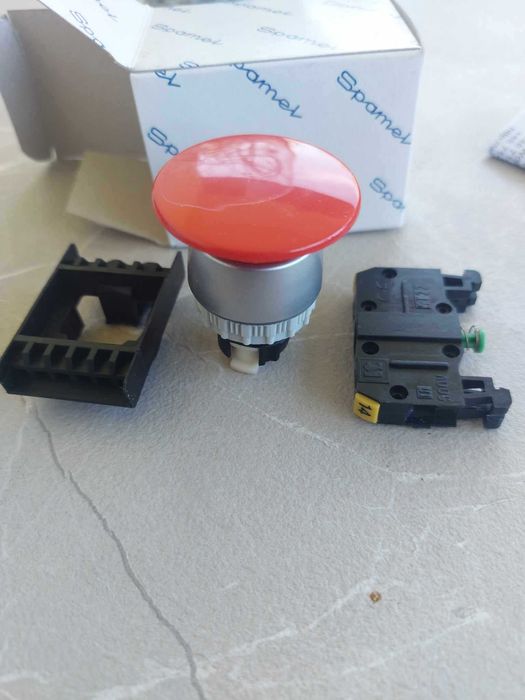 Komplet Przycisk grzybkowy 1Z 22mm czerwony ST22‑DC‑10