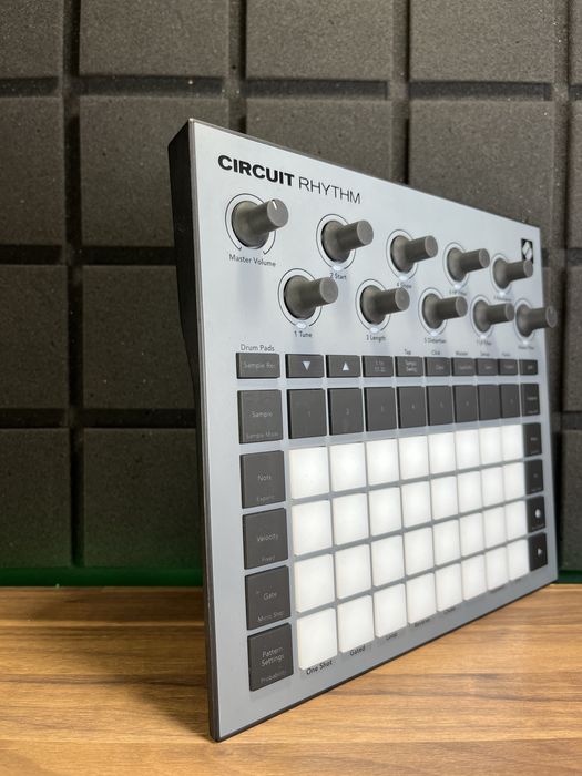 Novation Circuit Rhythm (Доставимо кур’єром — БЕЗКОШТОВНО!)