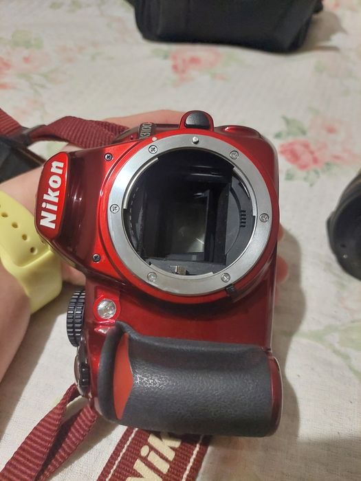 Nikon D3100 AF-S DX NIKKOR 18-55mm f/3,5-5,6G VR — ідеальний стан
