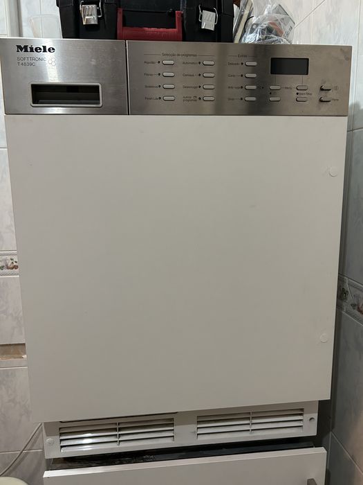 Máquina de Secar Roupa Miele Softronic T 4839 C