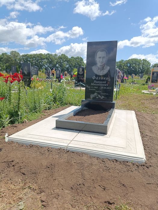 Гранитные памятники. Доставка и установка.