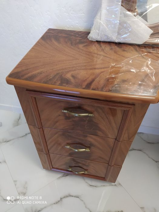 Комод для спальні з дзеркалом шафа