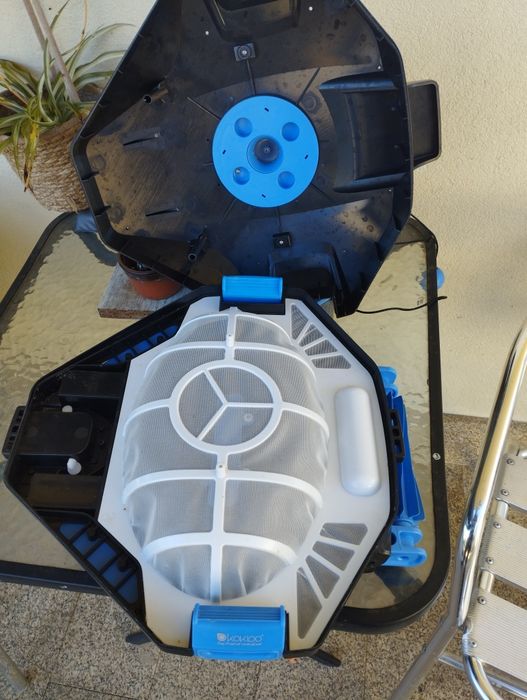 Robot aspirador de piscinas