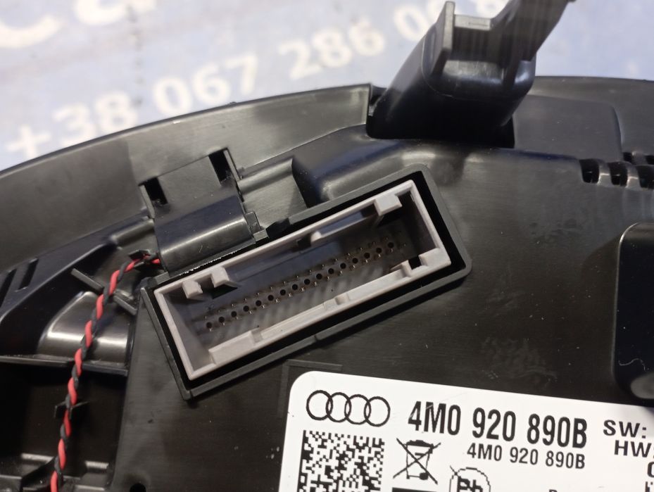 Щиток приладів Audi Q7 4M 3.0 TFSI Ауді Ку7 панель приборов приборка оригінал б/у