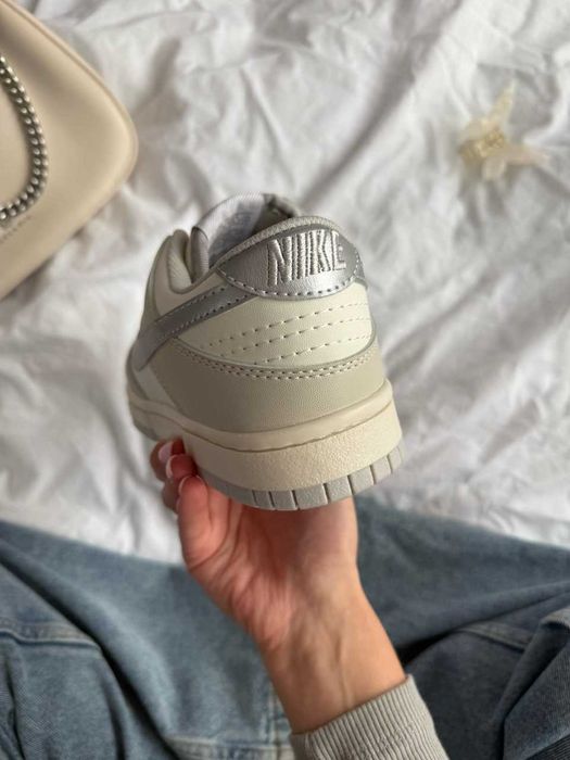 Кросівки Nike SB Dunk Low Beige Grey Silver Swoosh жіночі бежеві з сріблястим Найк Данк шкіряні демісезонні | Женские кроссовки Данки 36 37 38 39 40
