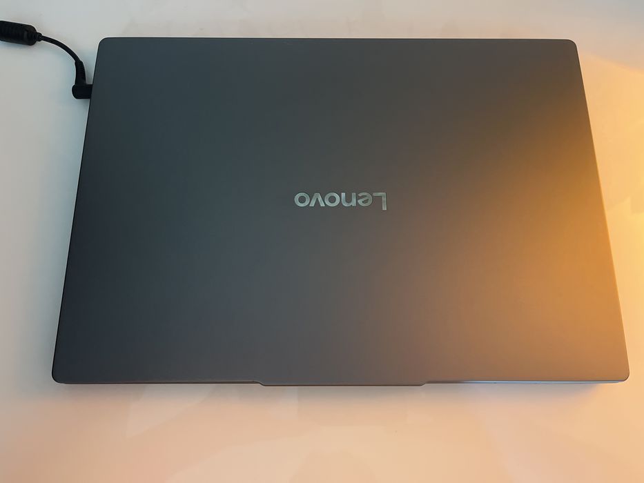 Laptop Lenovo OLED I5 13gen