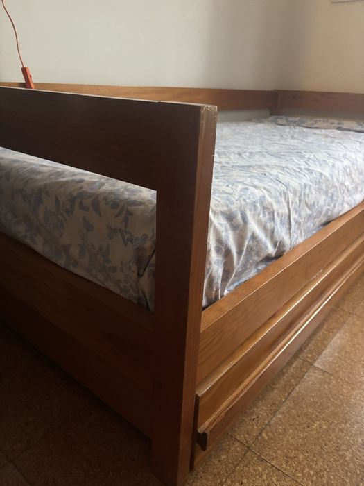 Cama de madeira