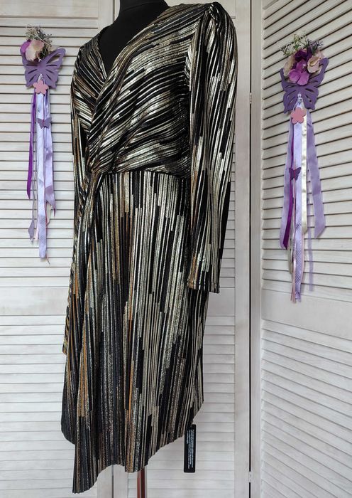 Нарядноe, ассиметричное, блестящее платье длинные рукава, плиссе roman