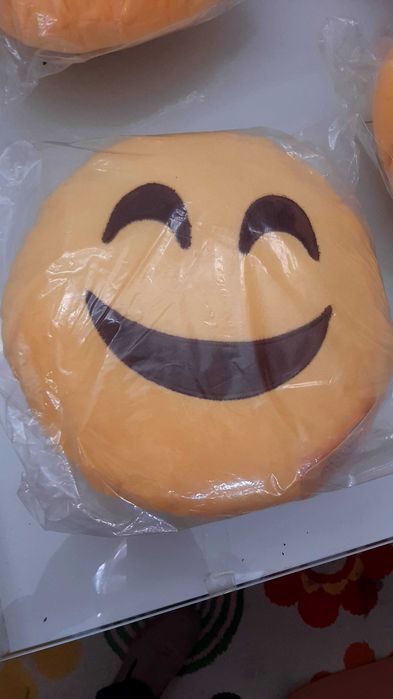 Almofada e Chinelos Emoji