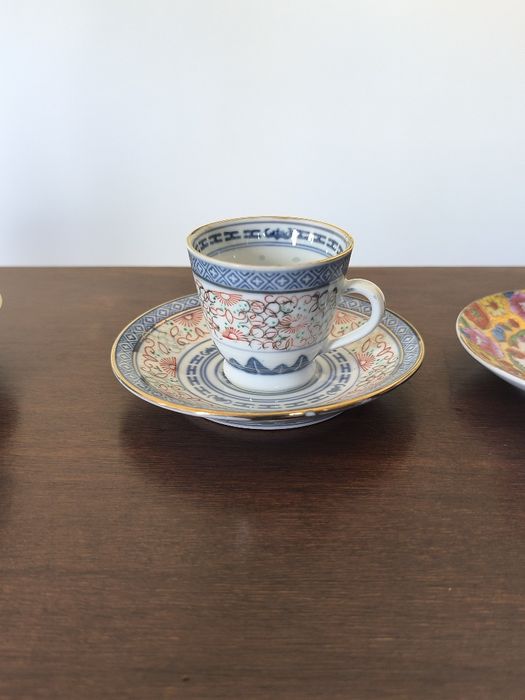 Conjunto de chávenas de porcelana