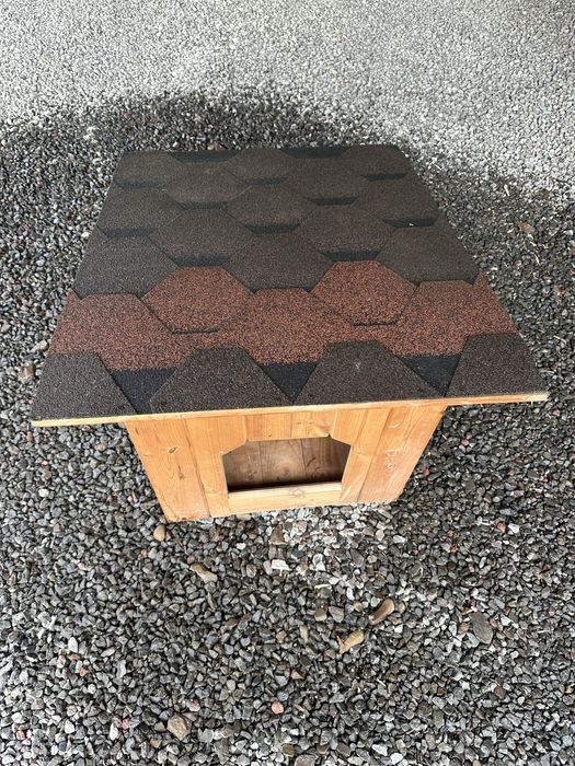 Собача будка деревʼяна