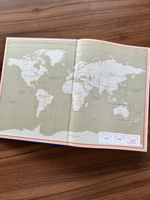Livro “Grande Atlas do Mundo”