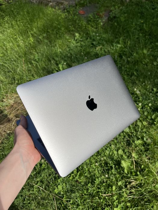 MacBook pro 13 2017 8/128