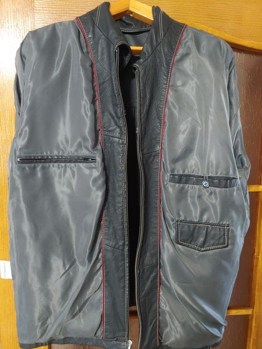 Куртка шкіряна б/у.