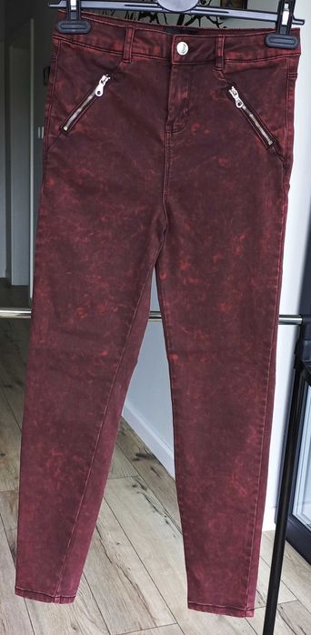 Bordowe spodnie jeansowe jeansy rurki marmurki Mohito 34 XS 152