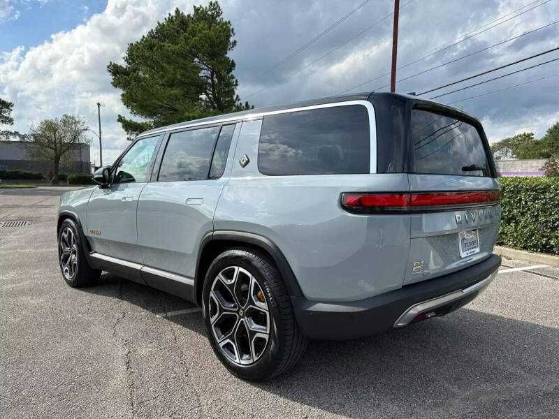 2023  Rivian  R1S