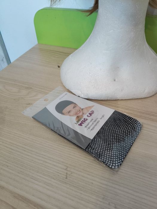 Peruka z włókna syntetycznego