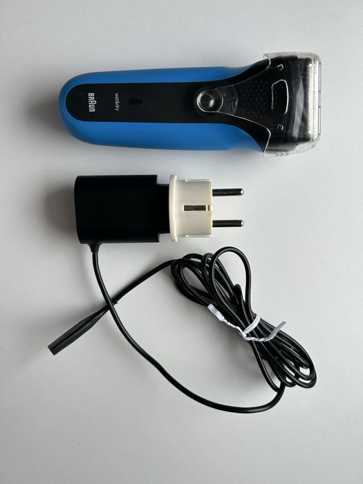Електробритва Braun Series 3 310BT блакитна