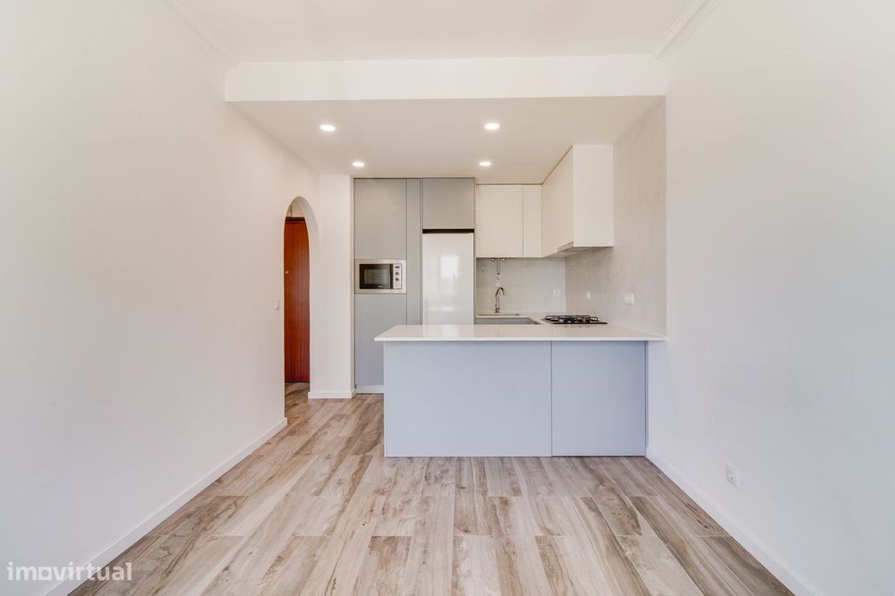 Apartamento totalmente remodelado | Elevador