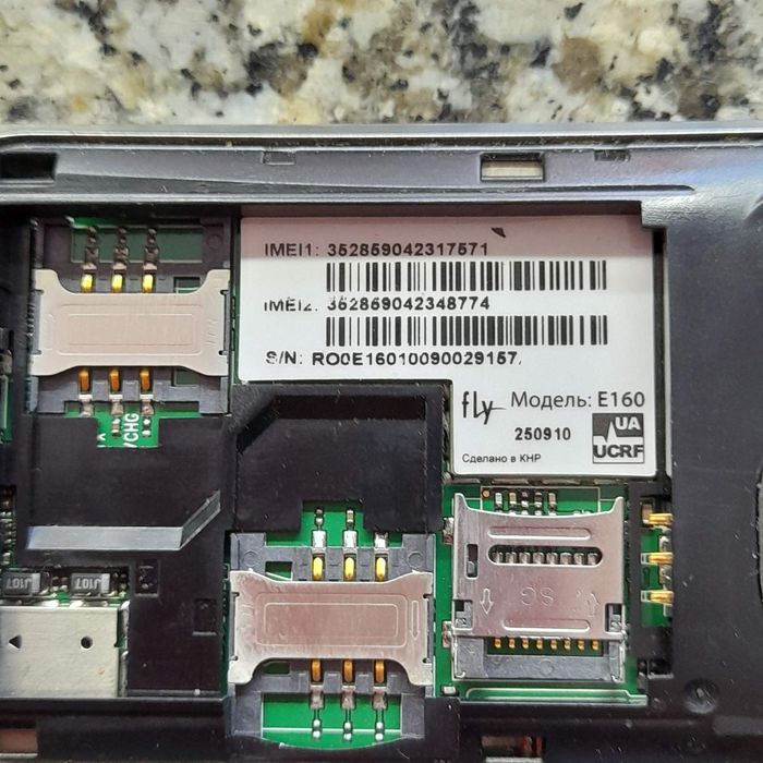 Мобильный телефон Смартфон Samsung Galaxy J1 2016