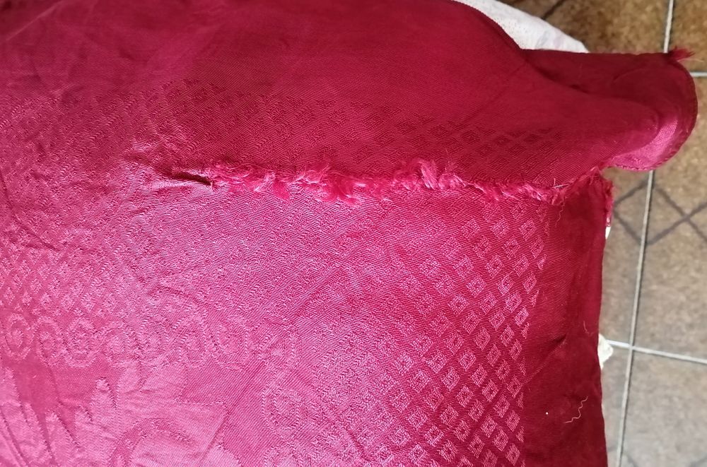 coberta de altar em cetim boudeaux