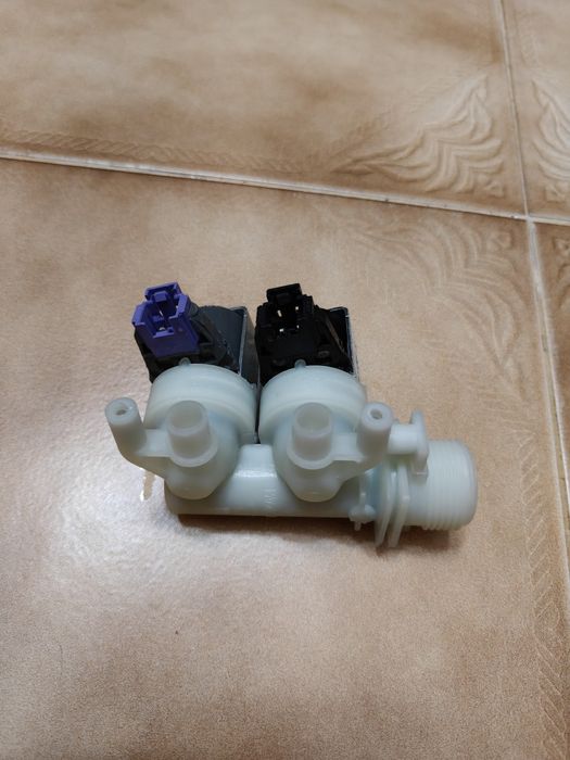Electroválvula dupla para máquina de lavar Ariston, Indesit C00110333
