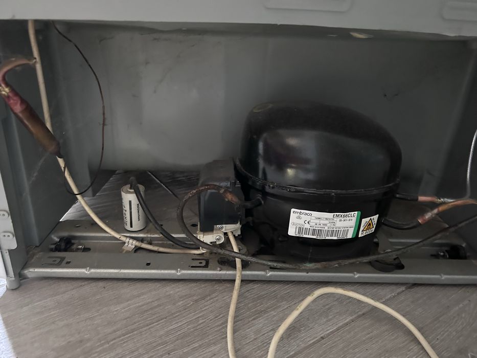 Arca congeladora vertical Indesit