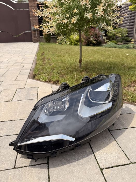 VW Sharan фара ліва xenon+led підсвітка 030124228307
