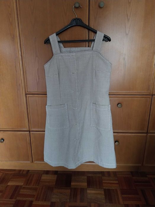 Bata, Vestido pinafore, salopete, jardineira axadrezado com bolsos frontais. Até XXL / 44