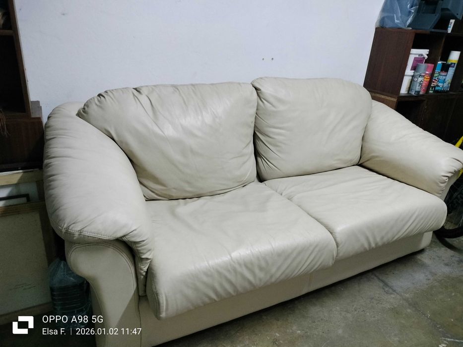 Sofá em pele em bom estado