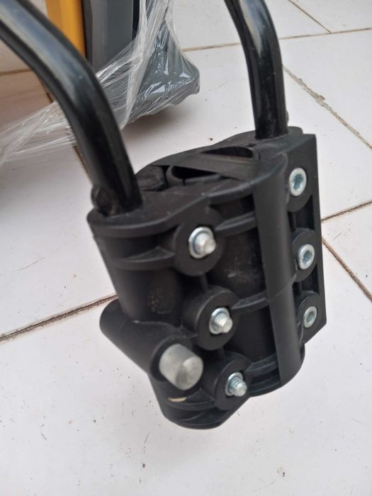 Cadeira bébe p/bicicleta completamente nova.