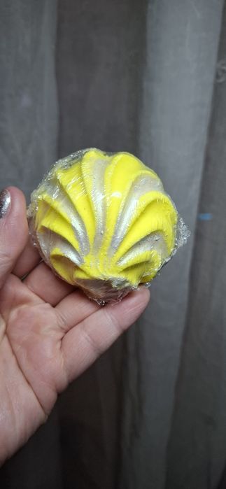 Бомбочка для ванни банановий зефір