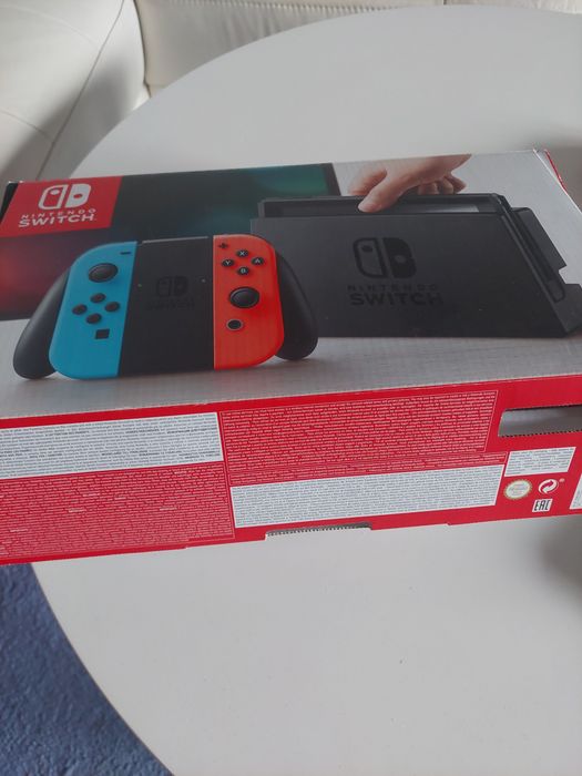 Konsola Nintendo switch z pakietem około 16 gier