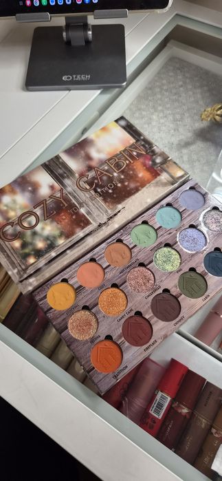 Simply Posh Cosmetics - Cosy Cabin paleta cieni do oczu