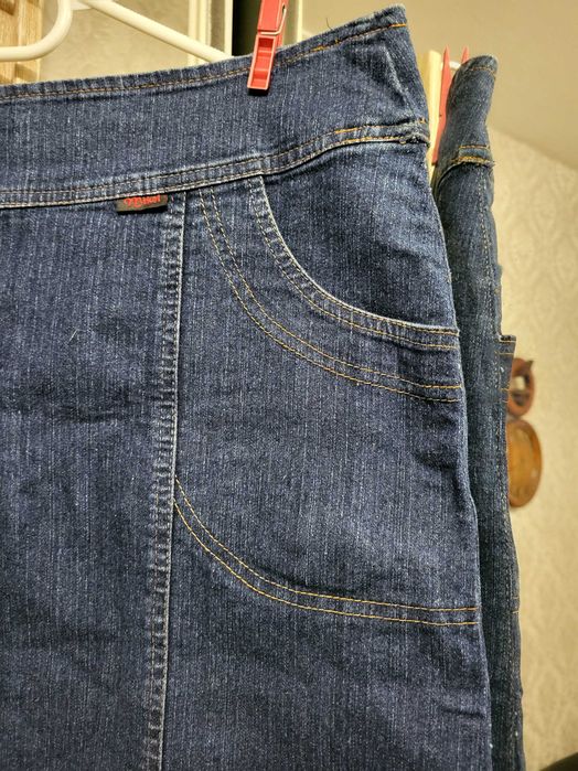 Elastyczna ,dzinsowa spodnica.