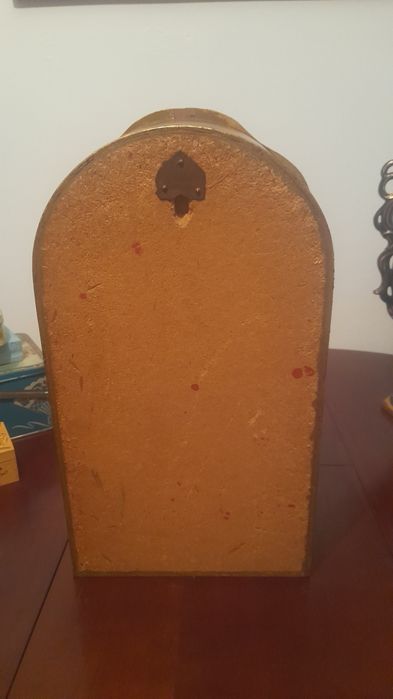 Oratório antigo a precisar de pequeno restauro.