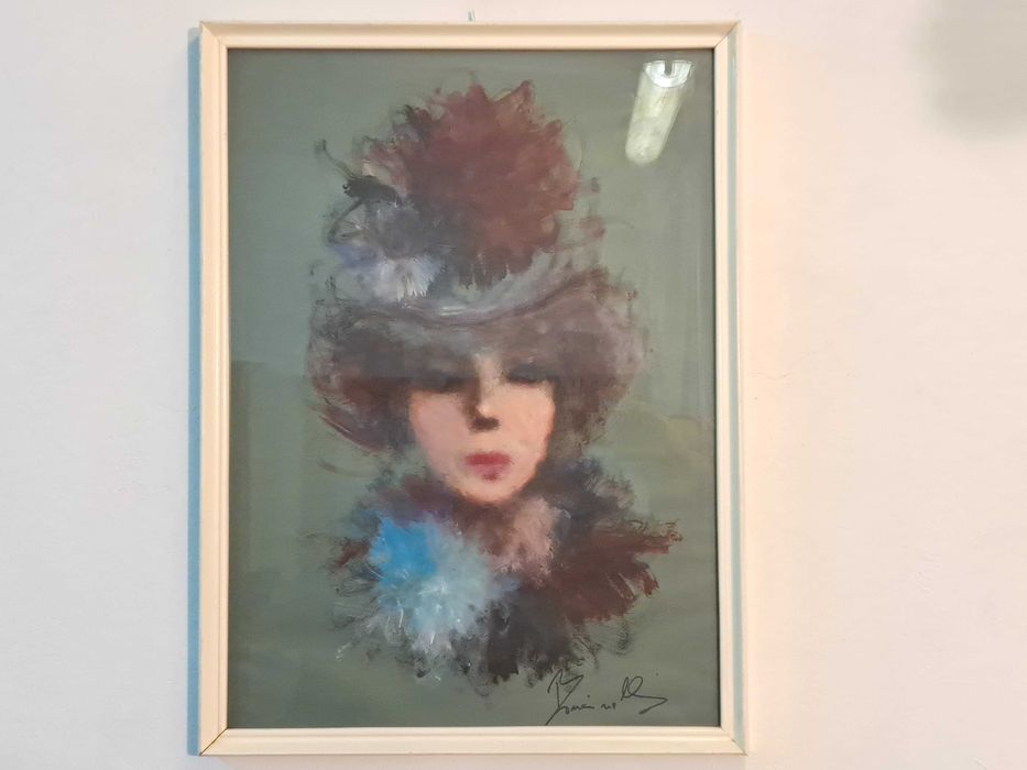 Obraz kobieta w kapeluszu portret pastele biała rama za szkłem