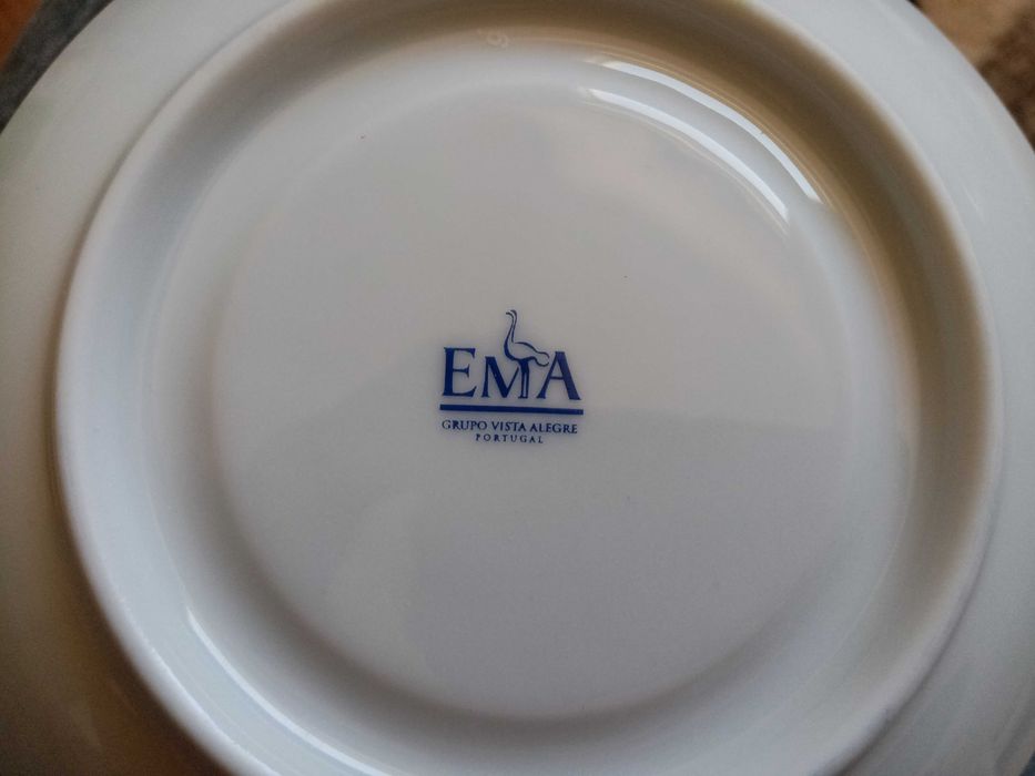 Conjunto de chávenas e pires