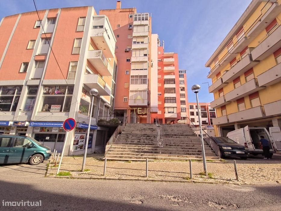 Apartamento T3 com Vista Rio em Sacavém